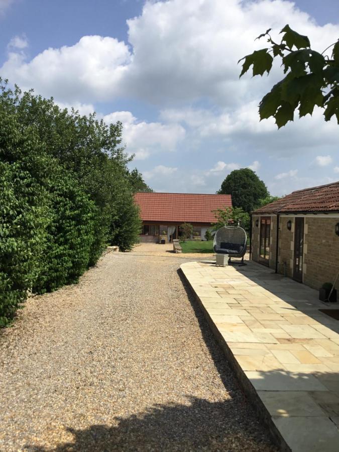 Highcroft House Villa Коршам Екстериор снимка