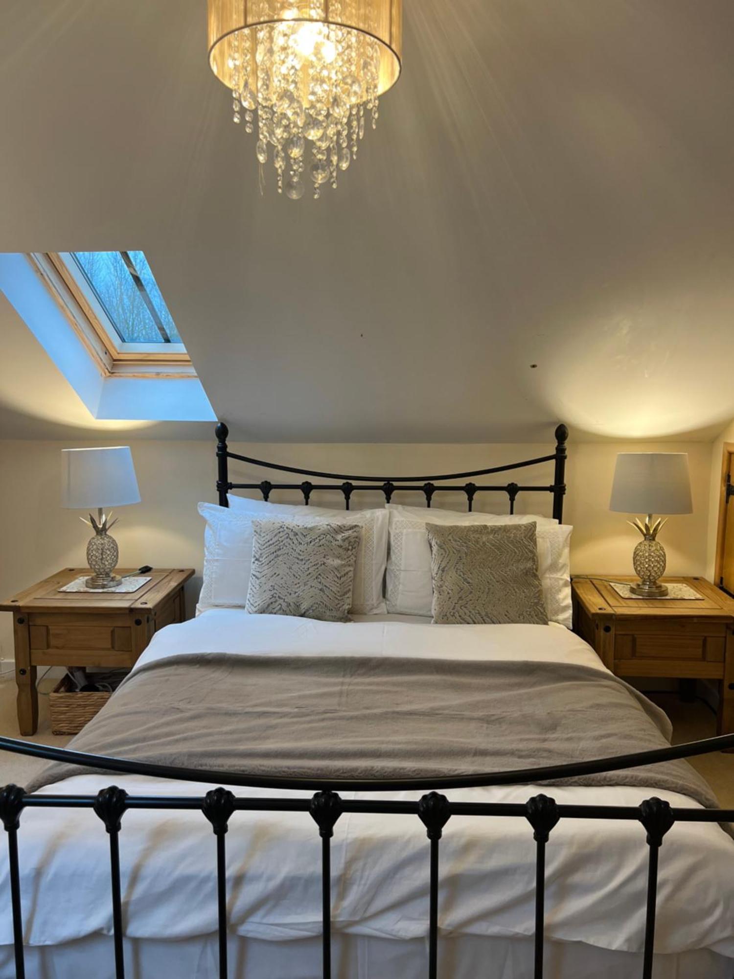 Highcroft House Villa Коршам Екстериор снимка