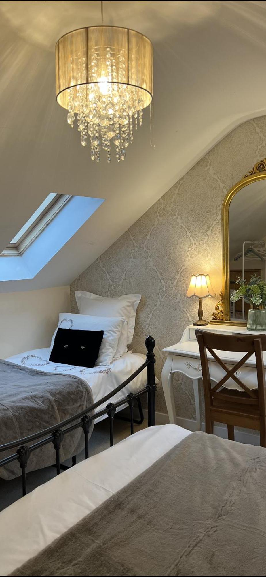 Highcroft House Villa Коршам Екстериор снимка