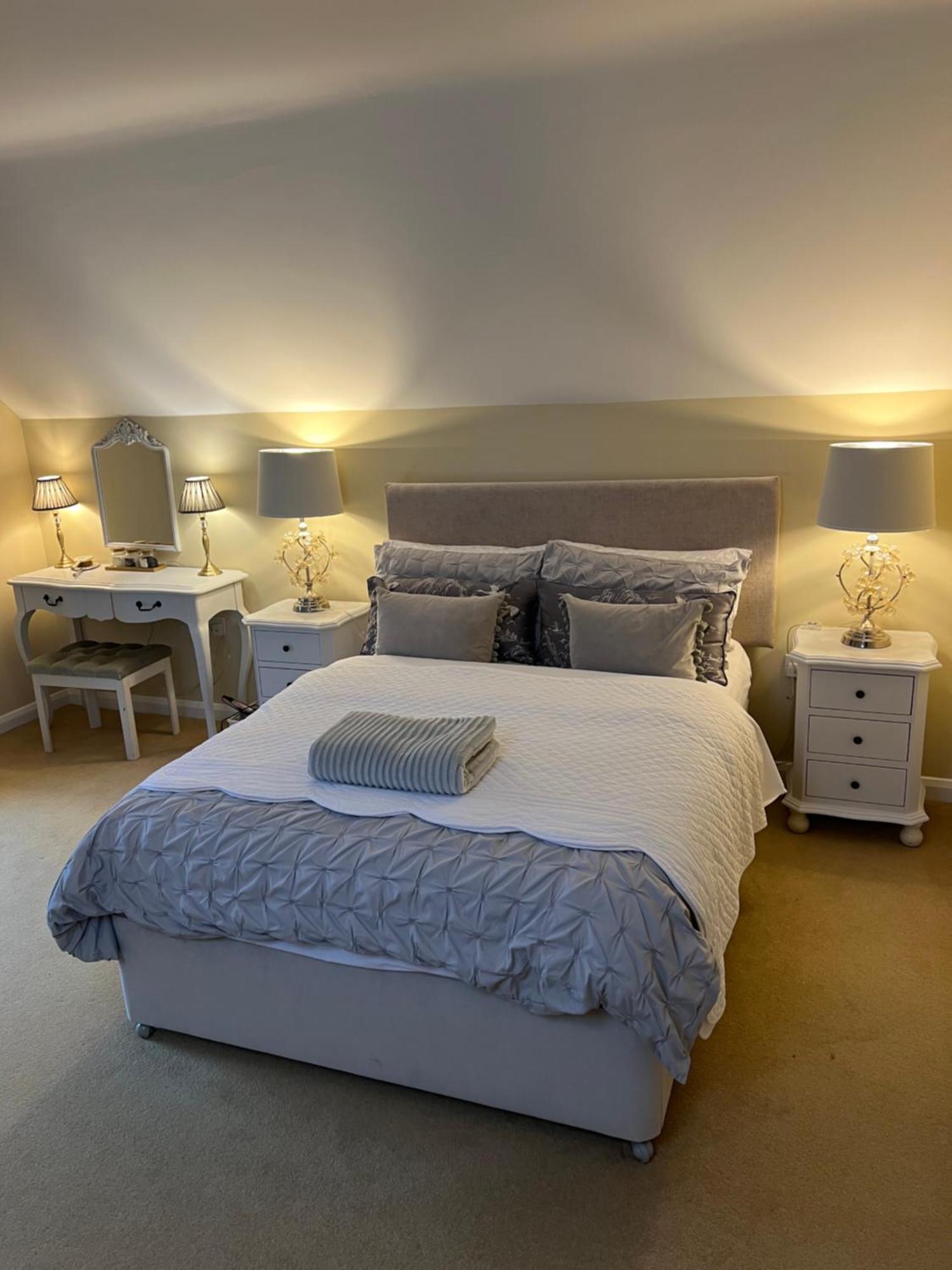 Highcroft House Villa Коршам Екстериор снимка