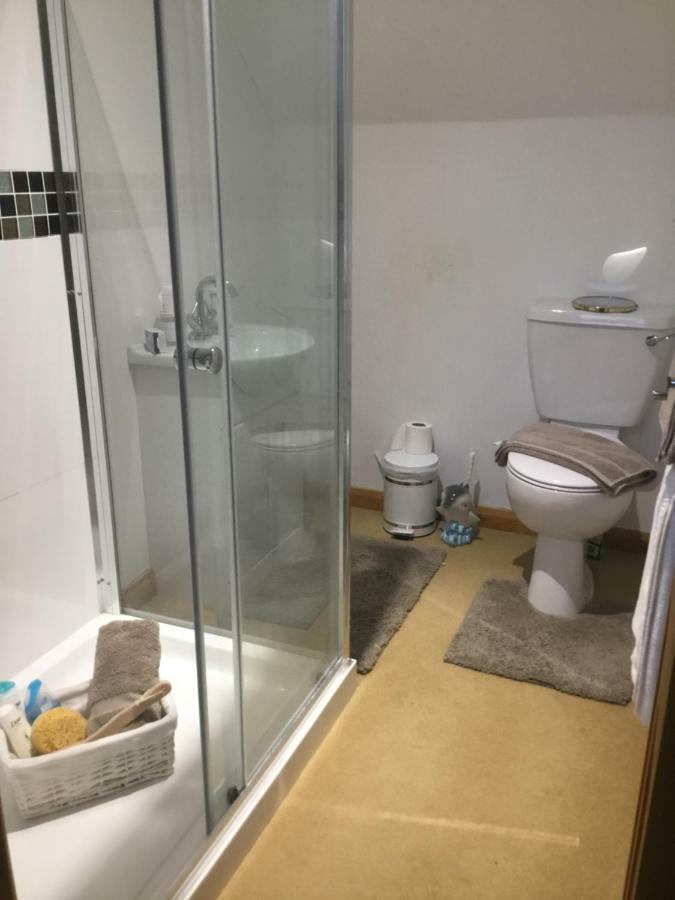 Highcroft House Villa Коршам Екстериор снимка